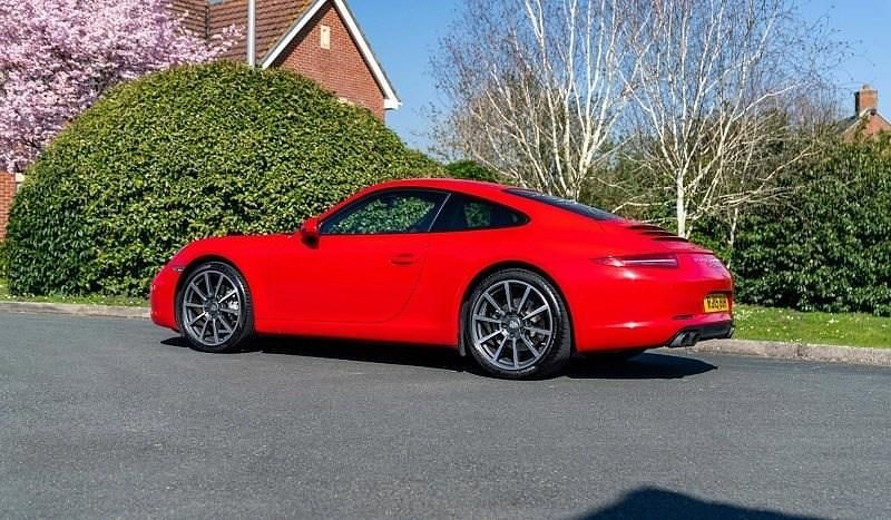Used Porsche 911 350 HP (257 kW) 2015 Red Coupe