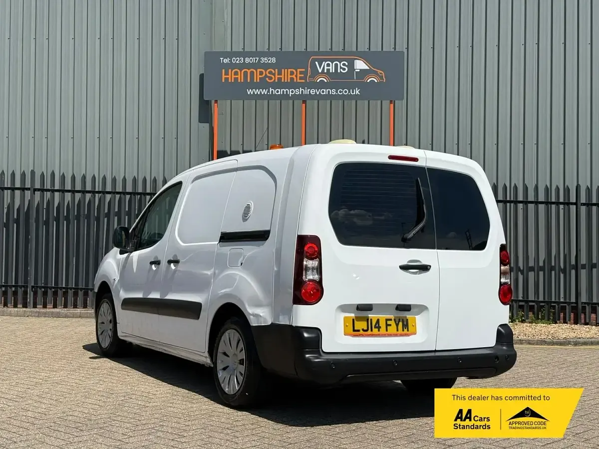 Used Citroën Berlingo 90 HP (66 kW) 2014 White MPV