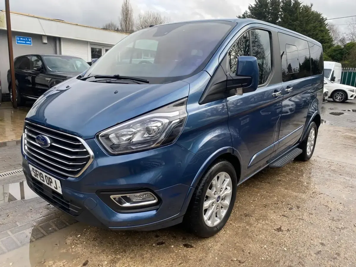 Usado Ford Tourneo Custom Titanium 130 HP (95 kW) 2019 Azul Van