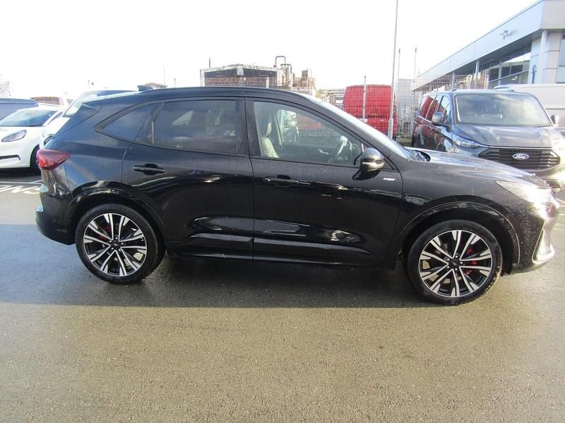 Usado Ford Kuga ST-Line X 2024 Negro SUV