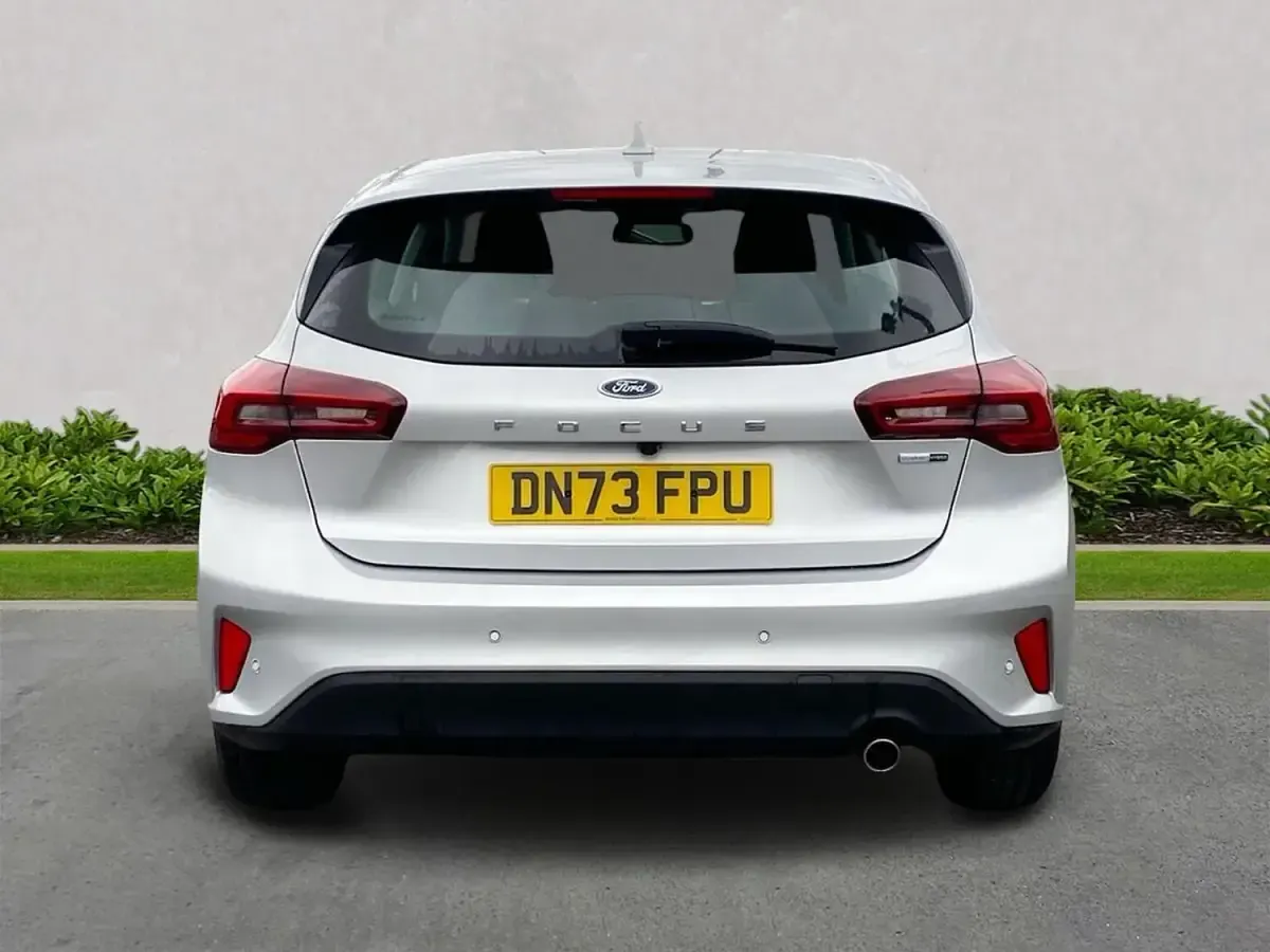 Begagnad Ford Focus Titanium 155 HK (114 kW) 2024 Silver Halvkombi