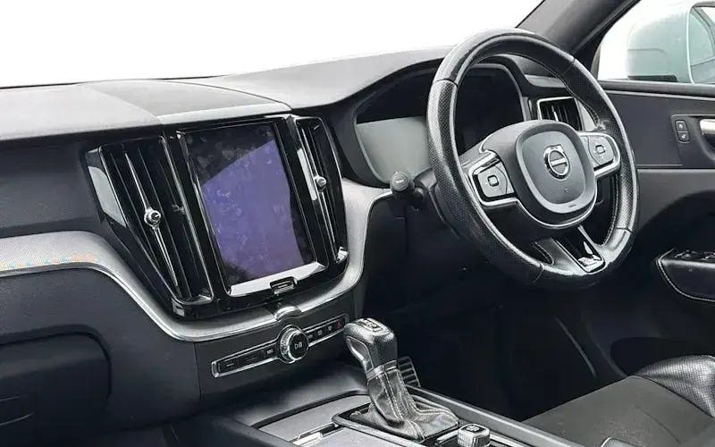 Used Volvo XC60 R-Design 235 HP (172 kW) 2019 SUV