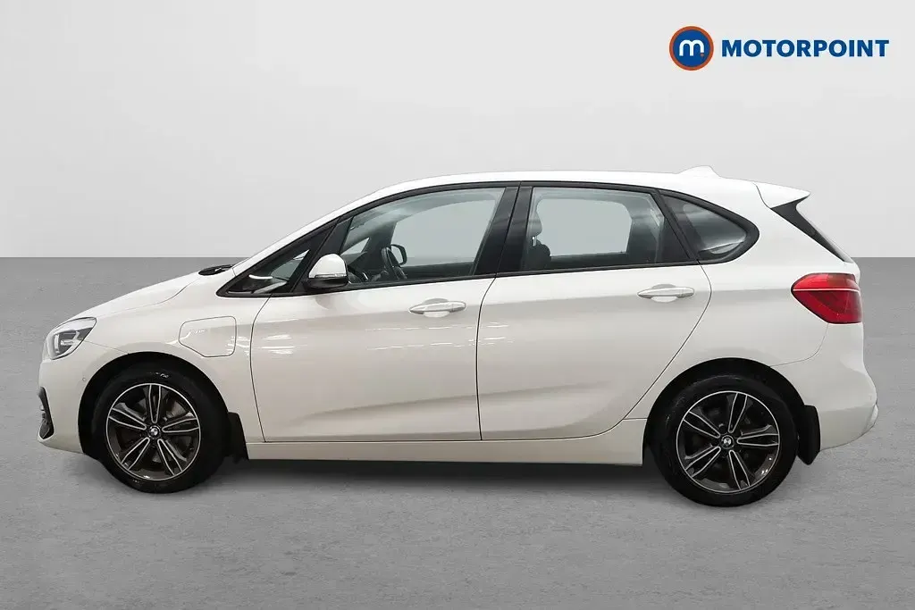 Begagnad BMW 225 Sport Line 224 HK (164 kW) 2019 Vit Halvkombi