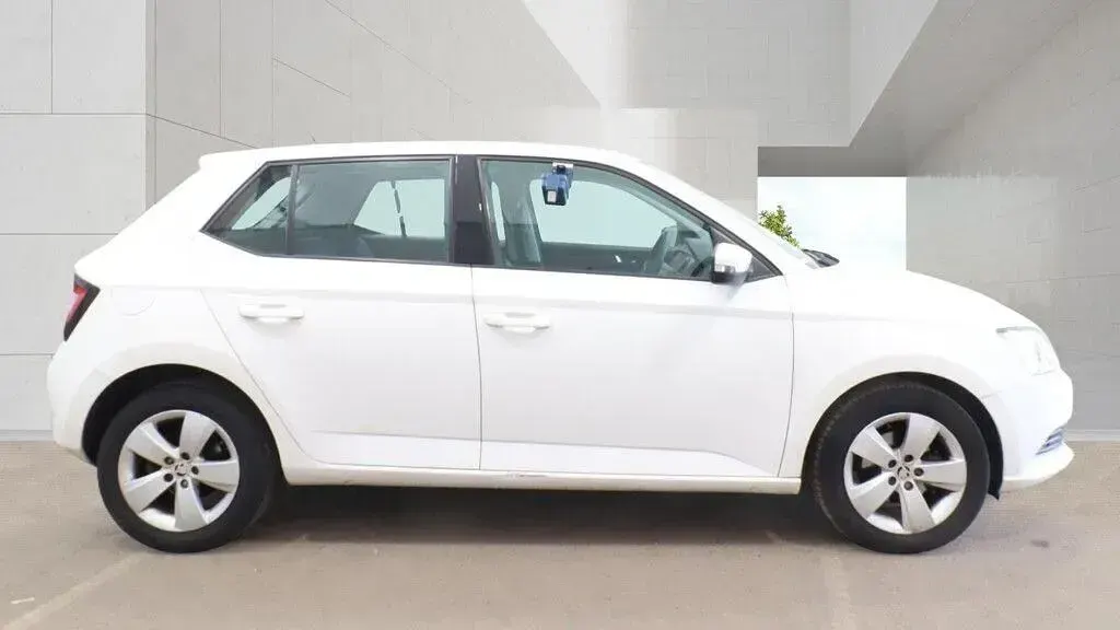 Used Skoda Fabia SE 2015 White Hatchback