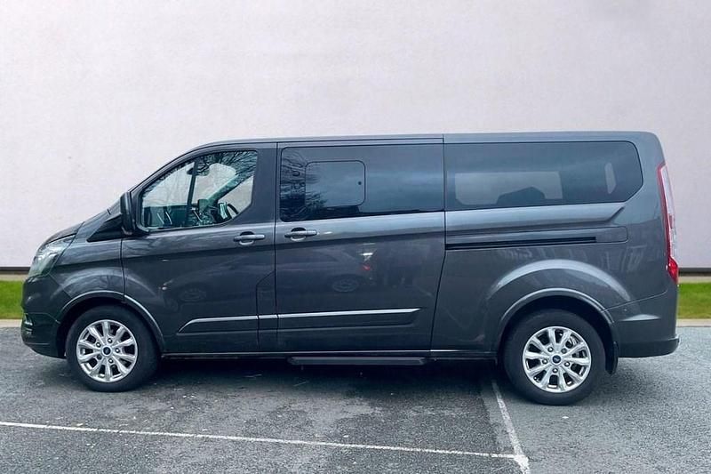Begagnad Ford Tourneo Titanium 185 HK (136 kW) 2020 Grå Minibuss
