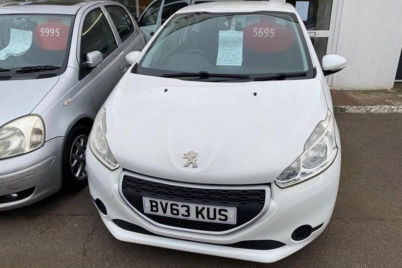 Used Peugeot 208 Access 82 HP (60 kW) 2013 White Hatchback