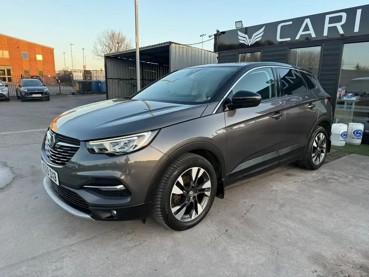 Used Vauxhall Grandland X SRi 130 HP (95 kW) 2020 Grey SUV