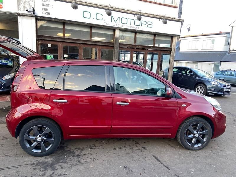 Red Used 2011 Nissan Note Tekna MPV | £4,995 (Fair price) - Image 1/4