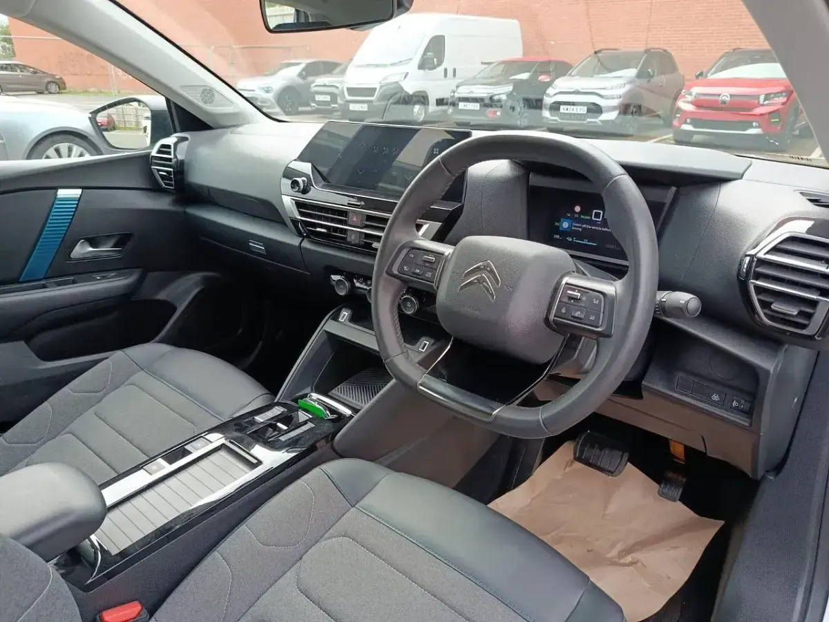 Używany Citroën e-C4 98 kW (134 KM) 2023 Biały Hatchback
