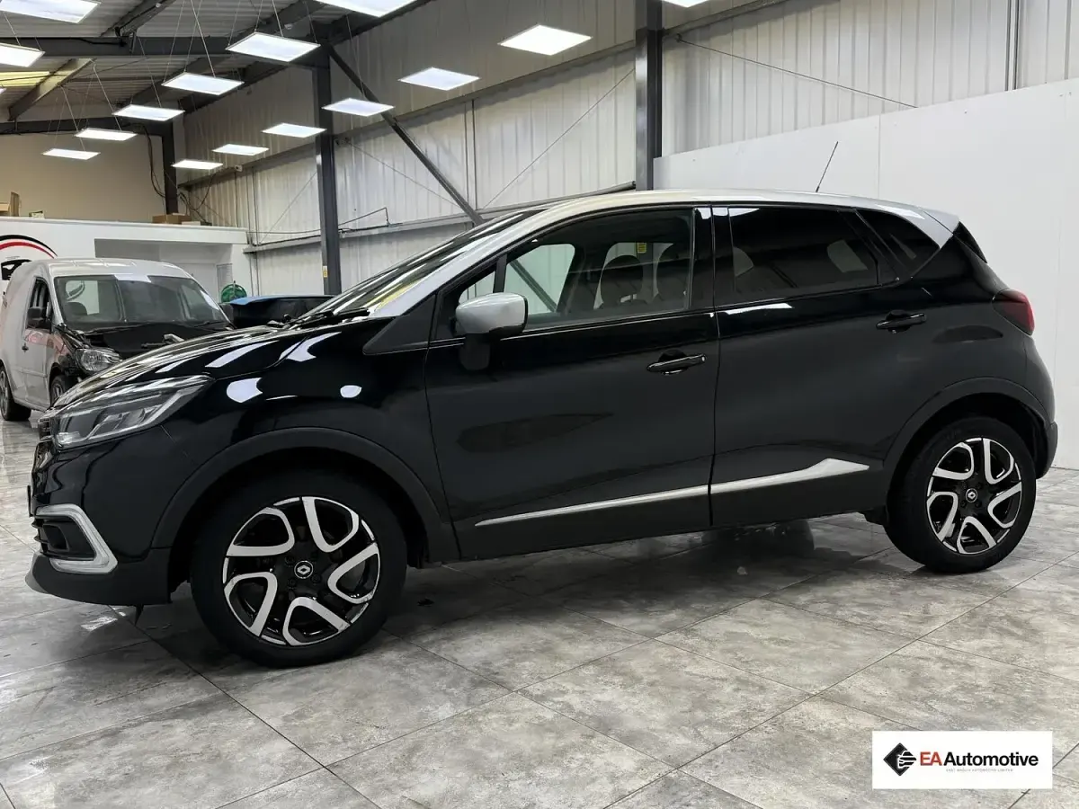 Used Renault Captur Dynamique 90 HP (66 kW) 2018 Black/silver SUV