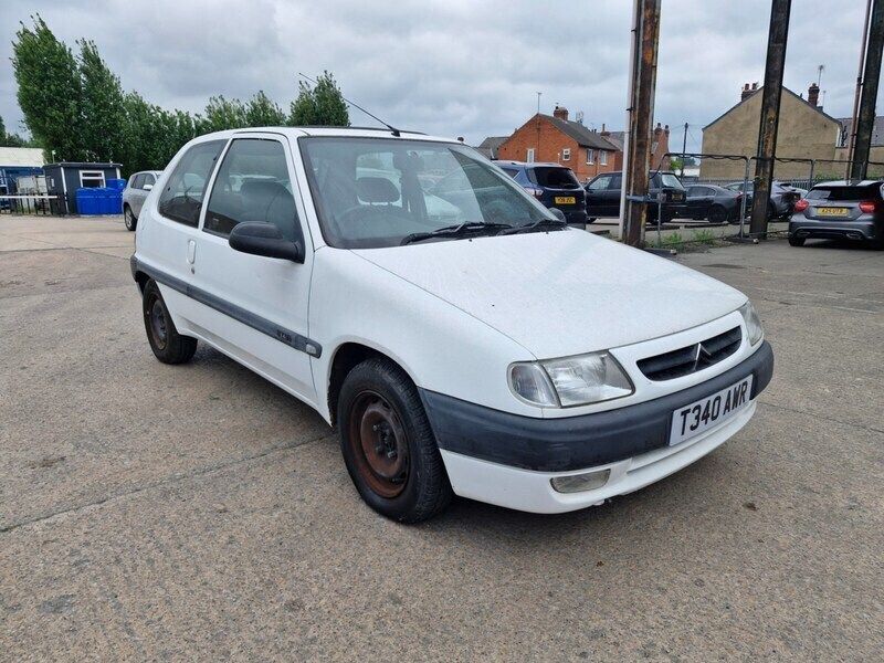White Used 1999 Citroën Saxo Hatchback | £600 - Image 1/4