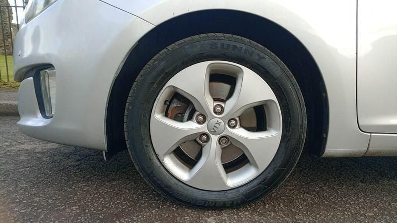 Used Kia Carens 2013 Silver MPV
