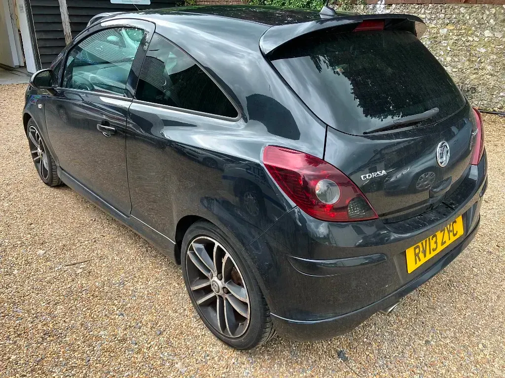 Używany Vauxhall Corsa Edition 100 KM (73 kW) 2013 Czarny Hatchback