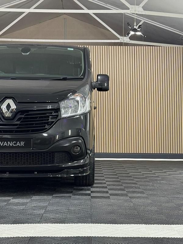 Begagnad Renault Trafic 2017 Svart Minibuss