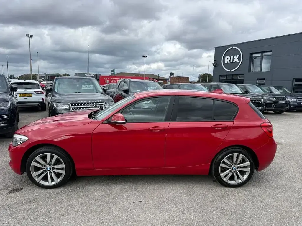 Used BMW 118 Sport Line 2015 Red Hatchback