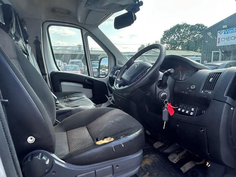 Used Citroën Relay 130 HP (95 kW) 2015 White Van