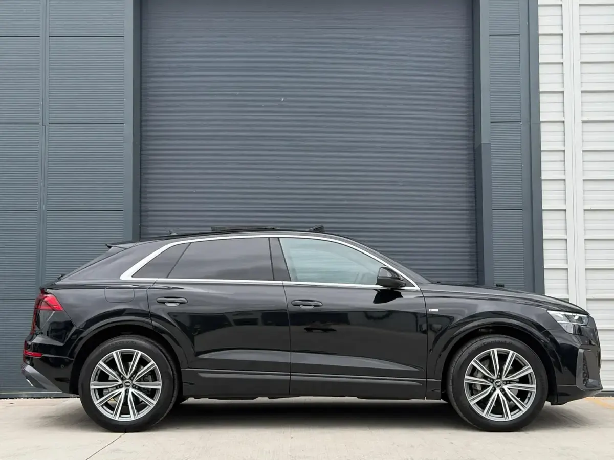 Used Audi Q8 S-Line 286 HP (210 kW) 2025 Black SUV