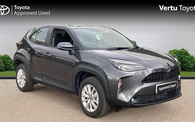 Used 2025 Toyota Yaris Hybrid Estate | £22,297 (Good price) - Image 1/4