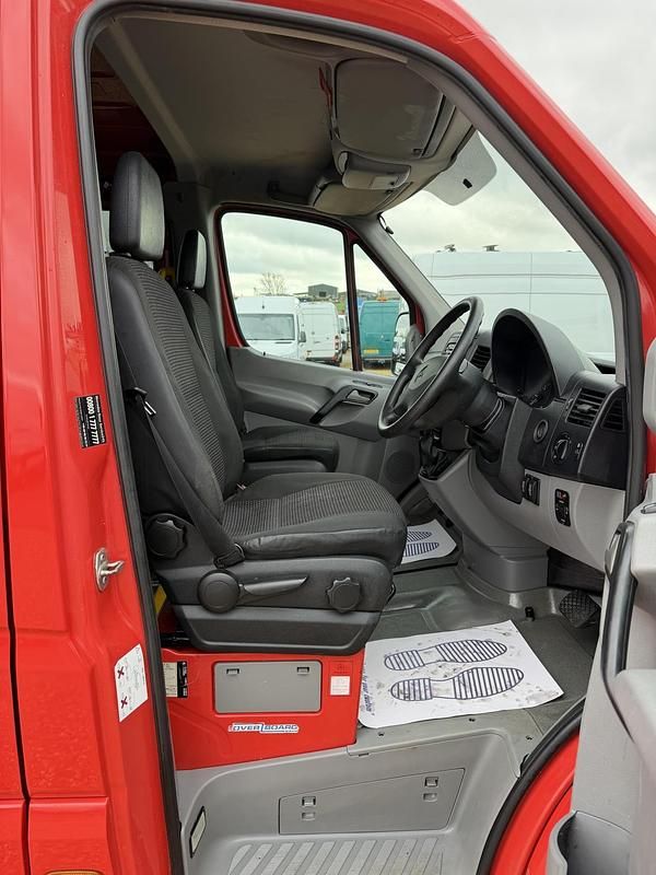 Begagnad Mercedes Sprinter 150 HK (110 kW) 2009 Röd Van