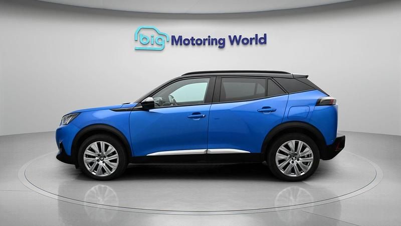 Second-hand Peugeot e-2008 Premium 98 kW (134 CP) 2021 Albastru SUV