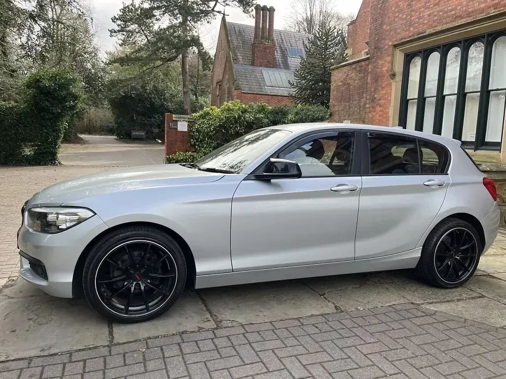 Używany BMW 118 2016 Srebrny Hatchback