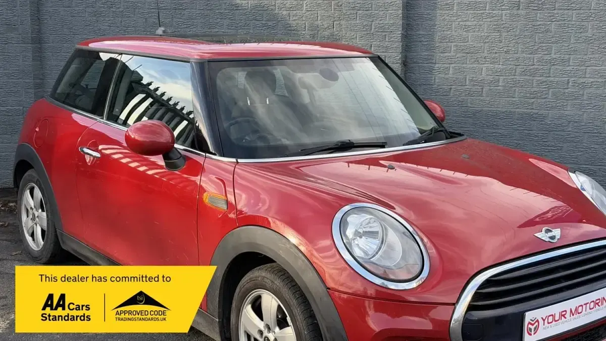 Begagnad Mini Cooper Hatch 136 HK (100 kW) 2015 Röd Halvkombi