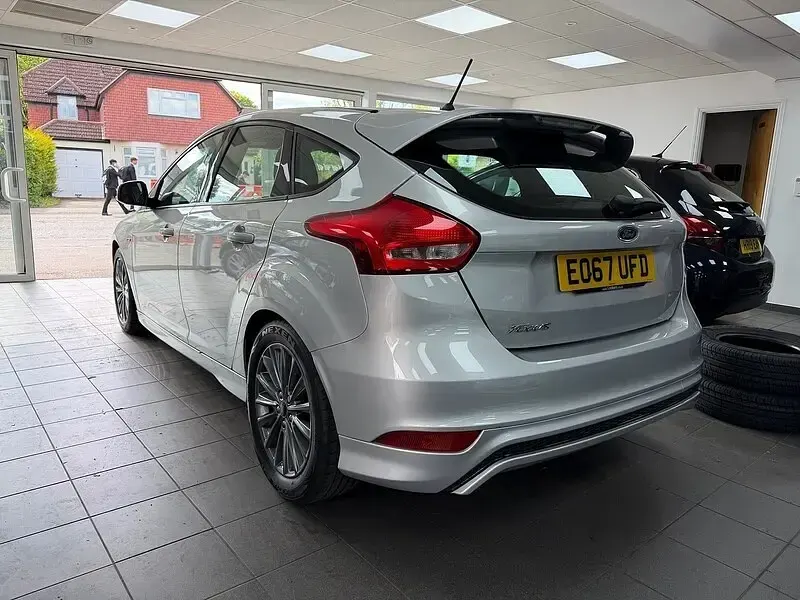 Used Ford Focus ST-Line 120 HP (88 kW) 2017 Silver Hatchback