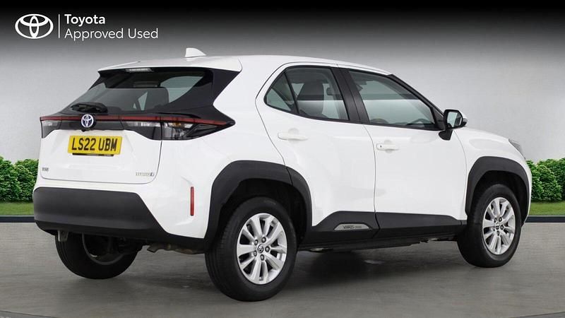 Used Toyota Yaris Hybrid 116 HP (85 kW) 2022 Pure white SUV
