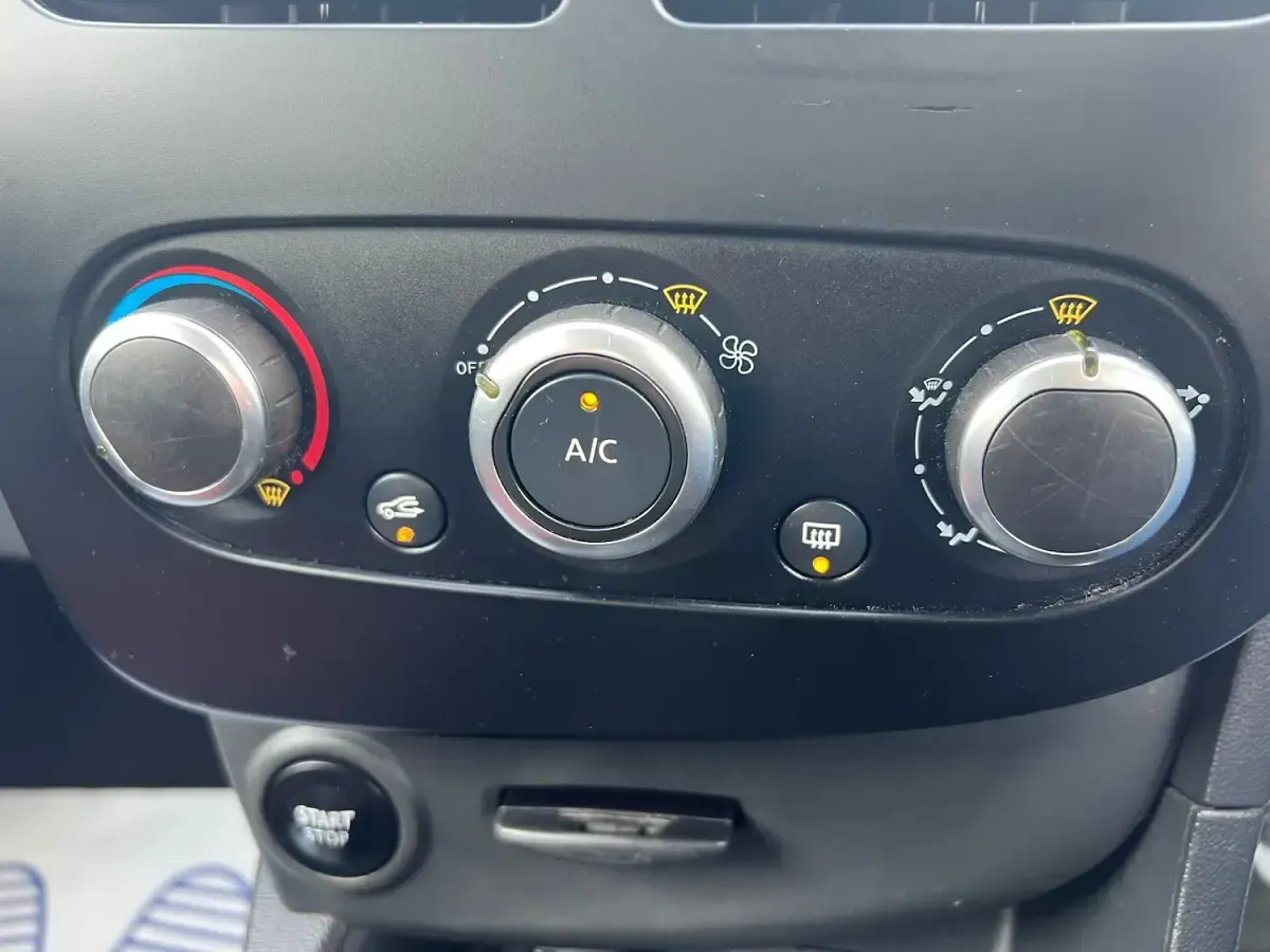 Used Renault Clio IV Play 2016 Black Hatchback