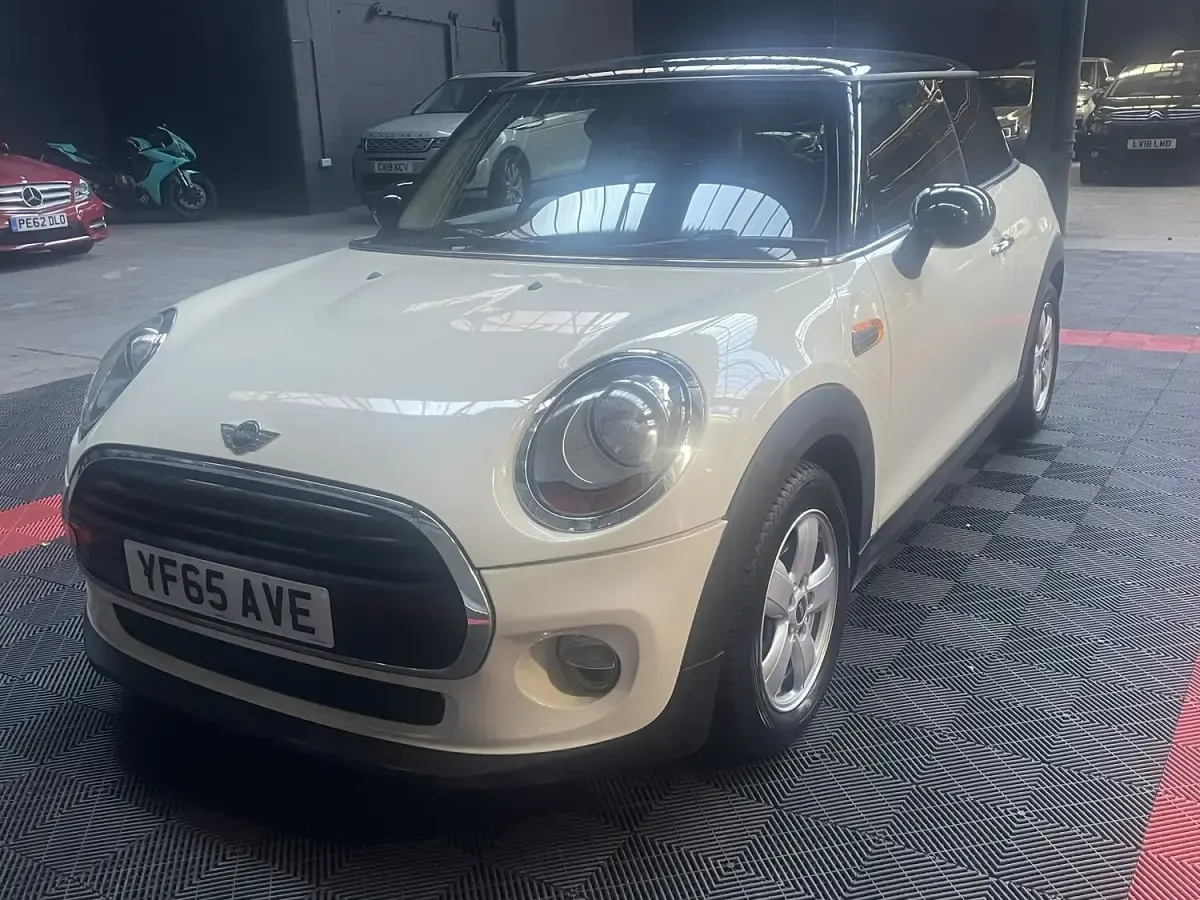 Used Mini Cooper Hatch 136 HP (100 kW) 2015 White Hatchback
