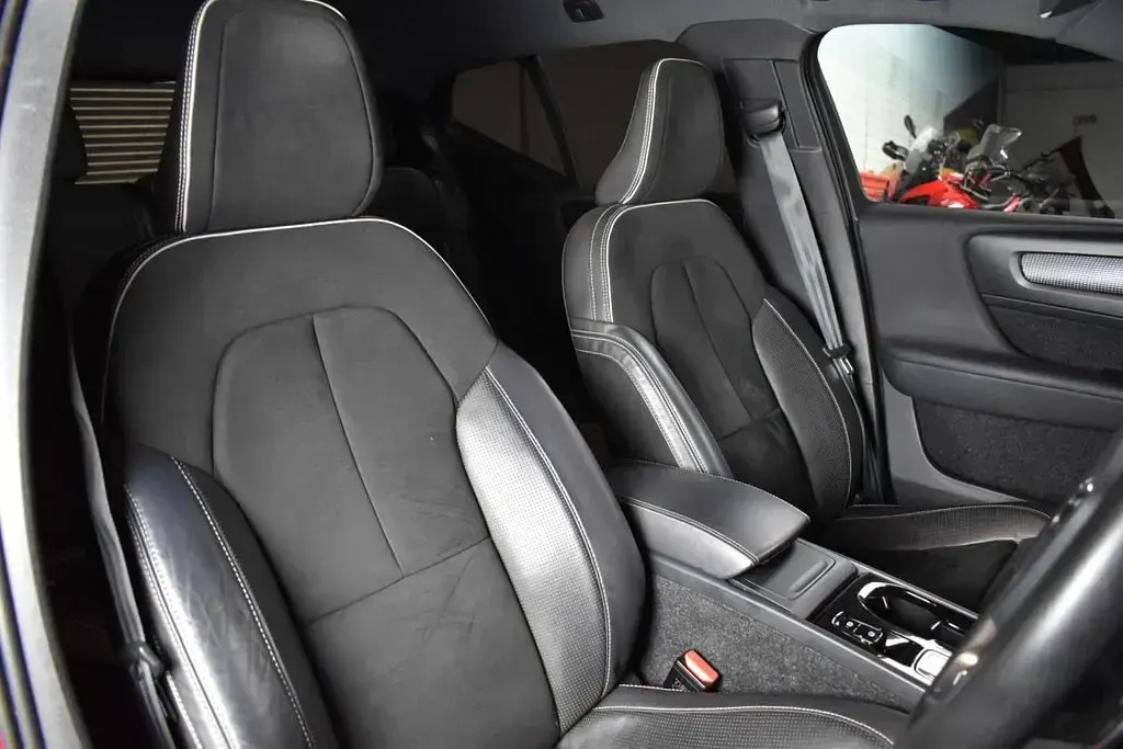 Used Volvo XC40 R-Design 190 HP (139 kW) 2019 Red SUV