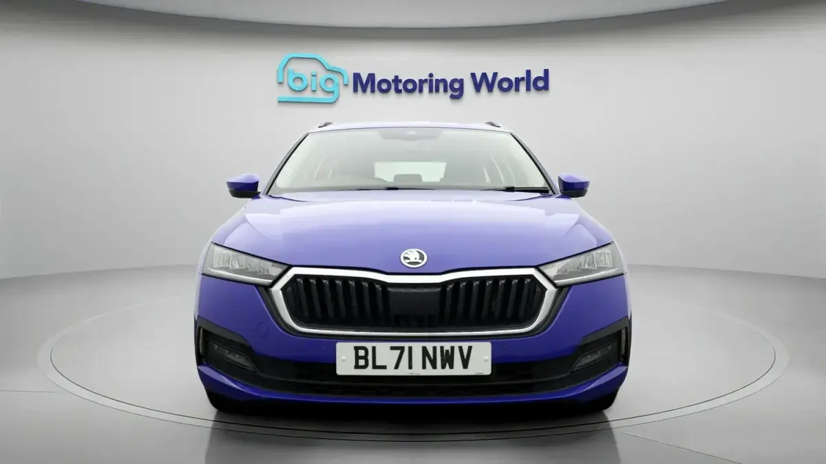 Used Skoda Octavia SE Technology 201 HP (147 kW) 2022 Blue Estate