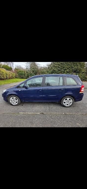 Second-hand Vauxhall Zafira 2013 Albastru Monovolum