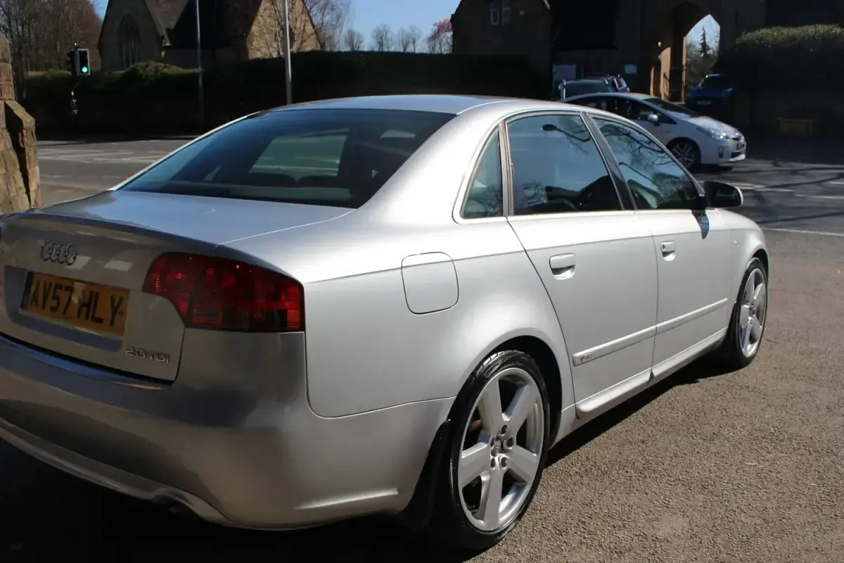 Usado Audi A4 S-Line 170 HP (125 kW) 2007 Prateado Sedan