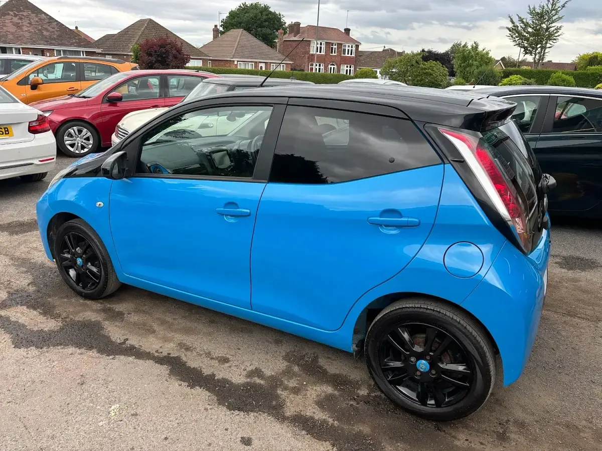 Used Toyota Aygo X-cite 69 HP (50 kW) 2015 Blue Hatchback