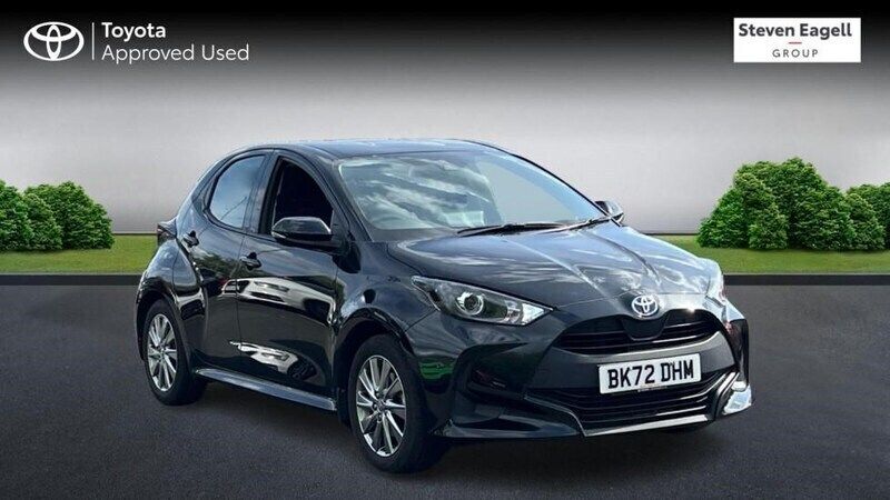Black Used 2022 Toyota Yaris Hybrid Hatchback | £15,986 (Good price) - Image 1/4