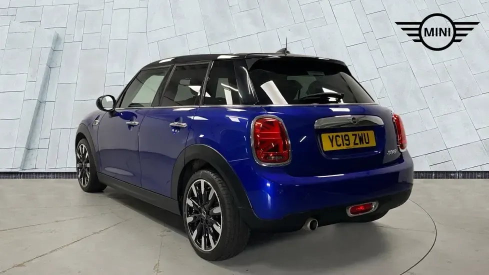 Used Mini Cooper Exclusive 134 HP (98 kW) 2019 Blue Hatchback