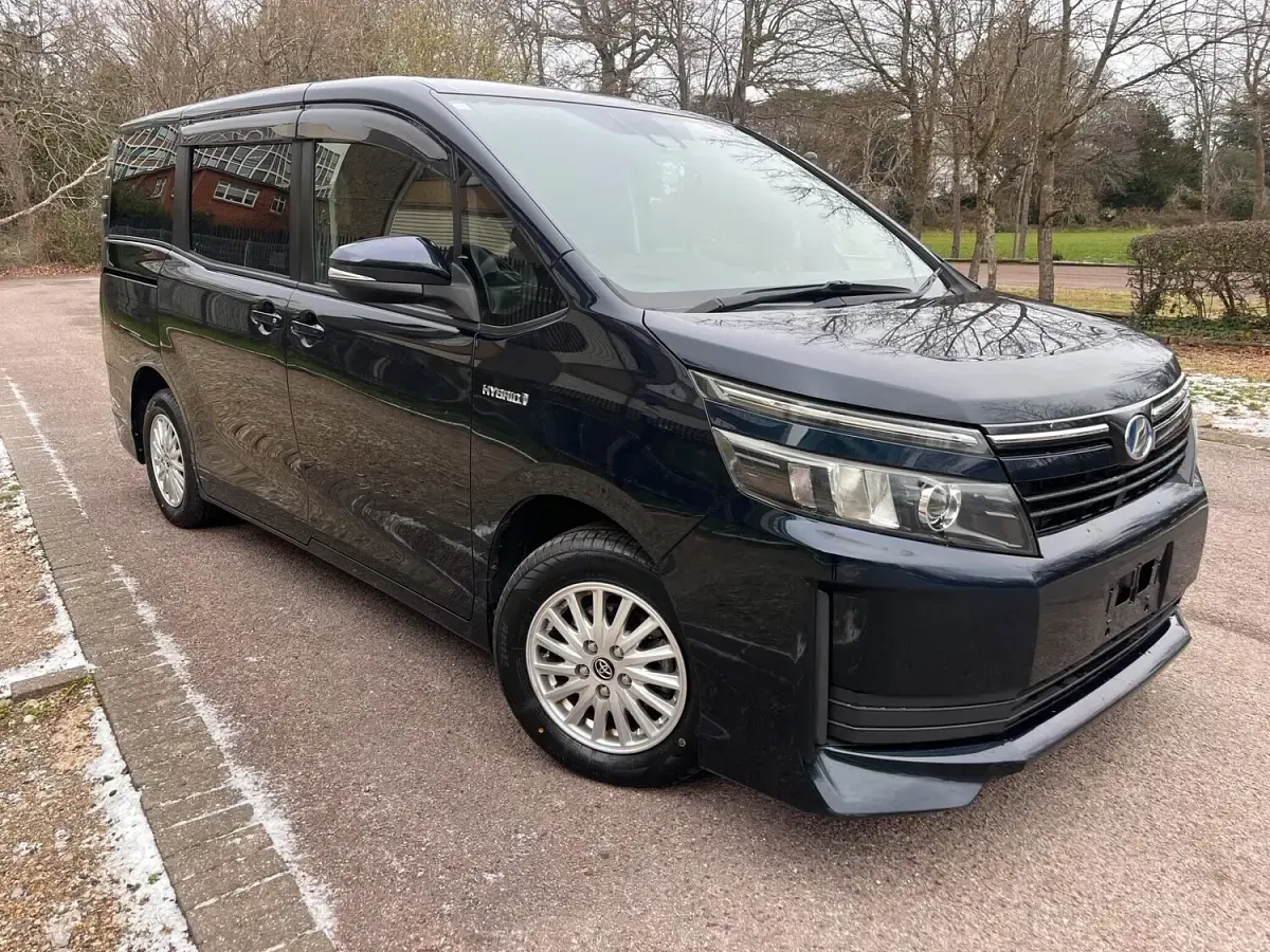 Used Toyota Voxy 2016 Blue