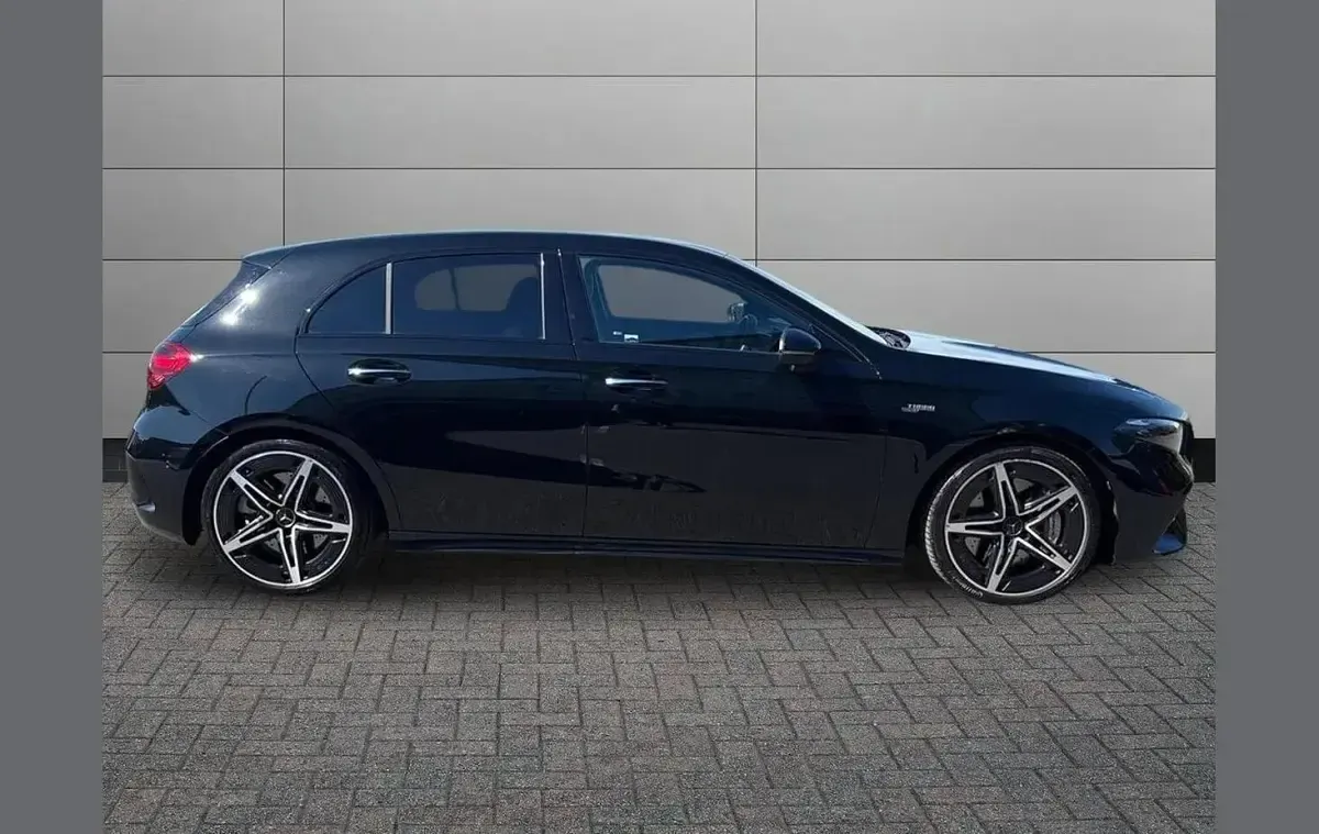 Usado Mercedes A35 AMG Premium 301 HP (221 kW) 2025 Preto Citadino