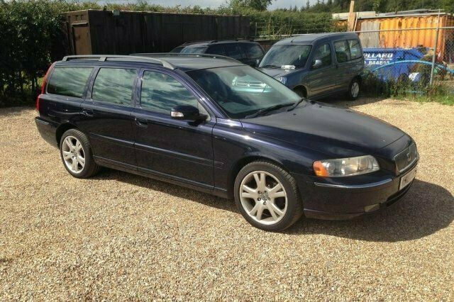Used 2002 Volvo V70 Estate | £3,250 (Good price) - Image 1/4