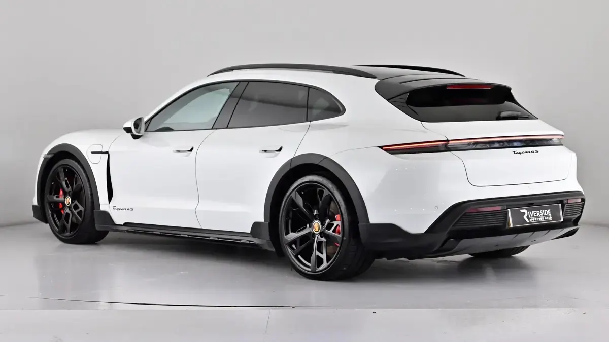 Used Porsche Taycan 4S Cross Turismo Cross Turismo 419 kW (571 HP) 2023 Carerra white Estate