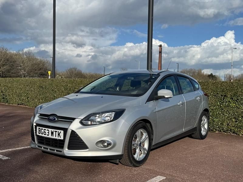 Used Ford Focus Zetec 115 HP (84 kW) 2013 Silver Hatchback