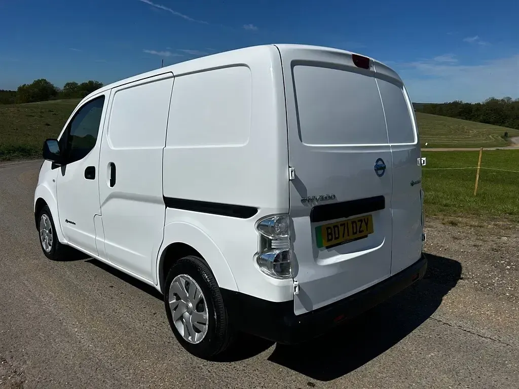 Begagnad Nissan e-NV200 Acenta 80 kW (109 HK) 2021 Vit Minibuss