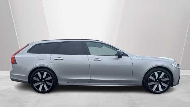 Used Volvo V90 Plus 345 HP (253 kW) 2025 Estate
