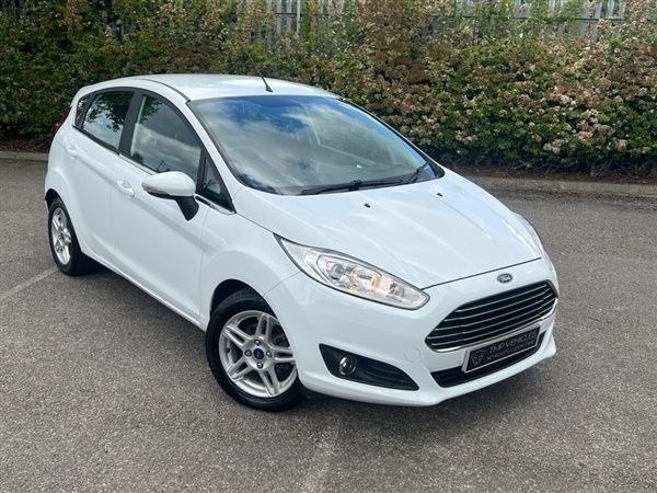 White Used 2013 Ford Fiesta Zetec Hatchback | £4,995 (Good price) - Image 1/1