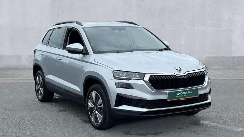 Metallic brilliant silver Used 2023 Skoda Karoq SE Drive SUV | £22,580 (Fair price) - Image 1/4