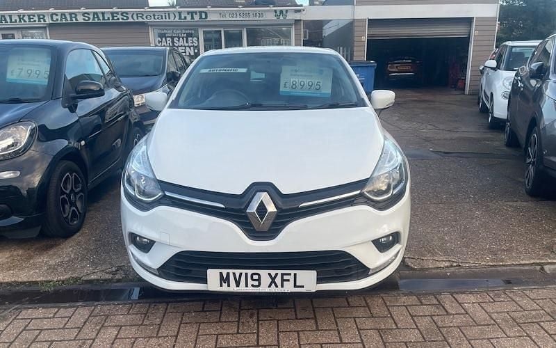 Used Renault Clio IV Iconic 90 HP (66 kW) 2019 White Hatchback