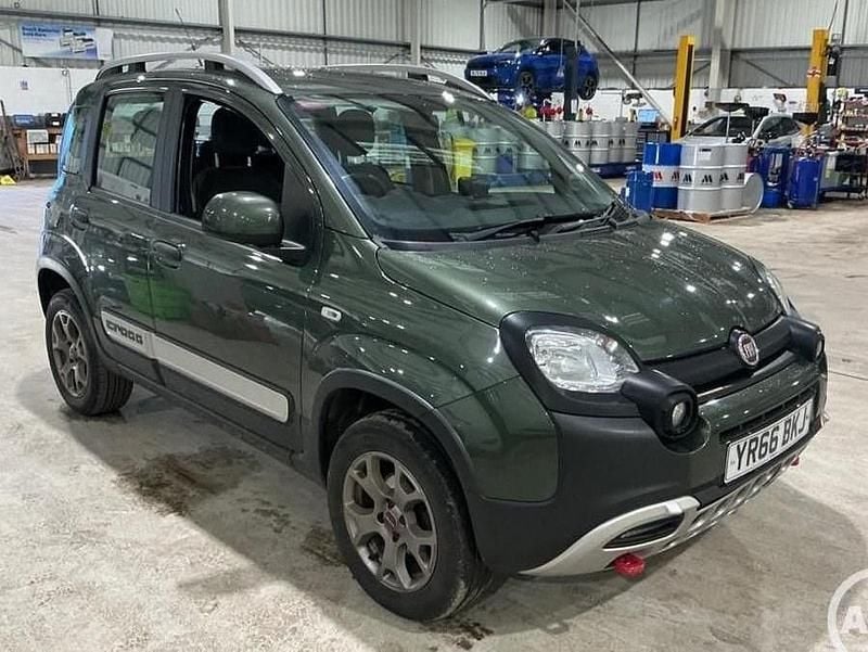 Used Fiat Panda Cross Cross 90 HP (66 kW) 2016 Green Hatchback