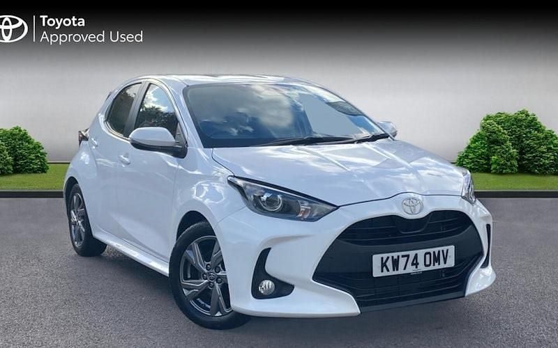 White Used 2025 Toyota Yaris Hybrid Hatchback | £18,600 (Super price) - Image 1/4