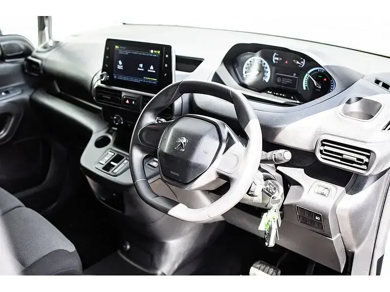 Used Peugeot E-Partner Premium 49 kW (67 HP) 2023 Ice white (solid paint) MPV